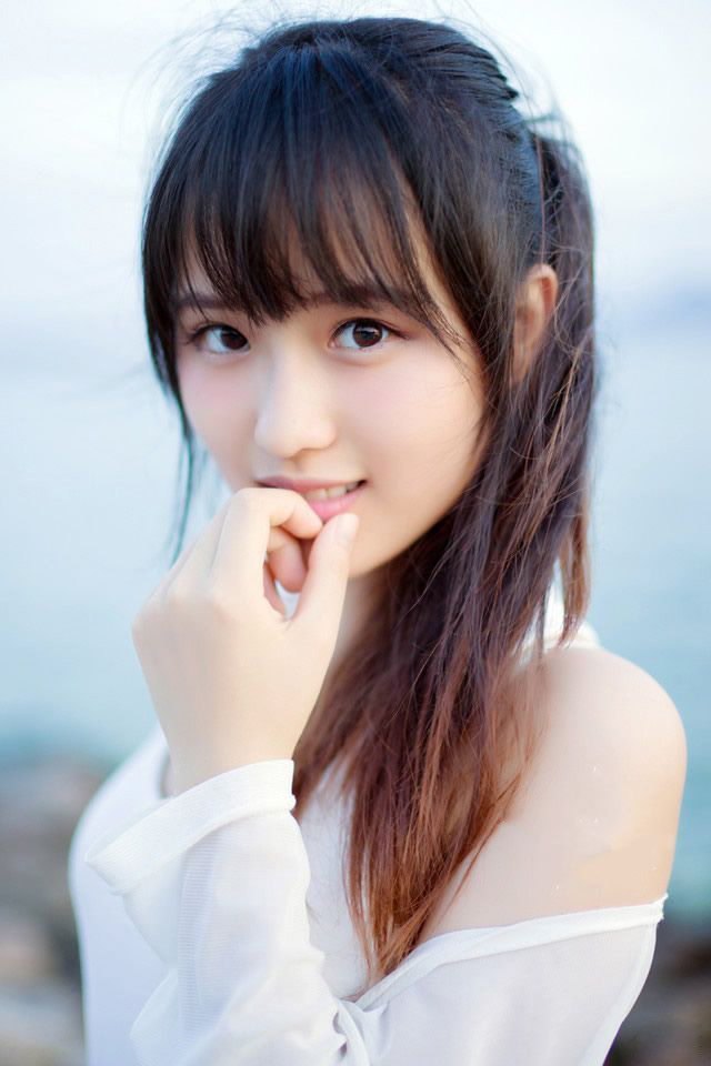 “这样会否太冒险了一些，可以等汉中兵马赶到再行上路。”邓贤苦笑道。